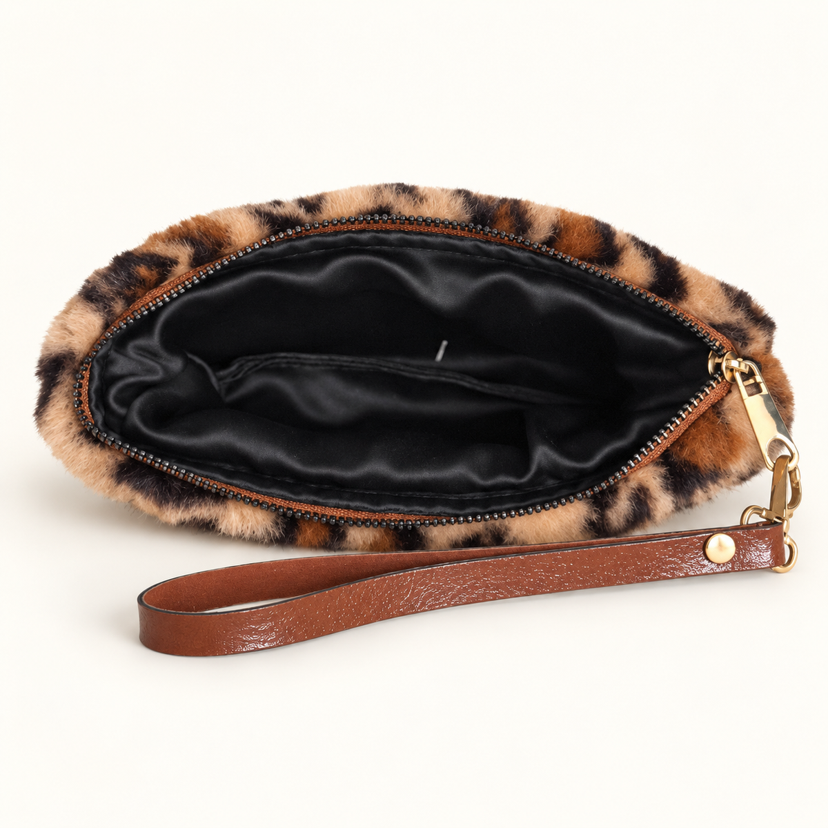 Soft Touch Peluş Gözlük ve Seyahat Çantası | Leopar — Üçüncü açı